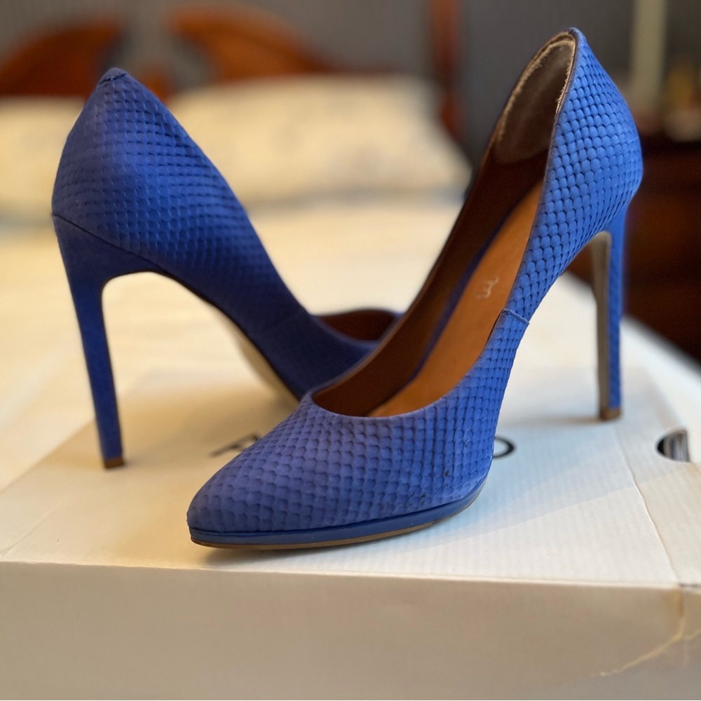 Aldo Kristina 120mm electric blue heels. Suede-like finish, textured upper.